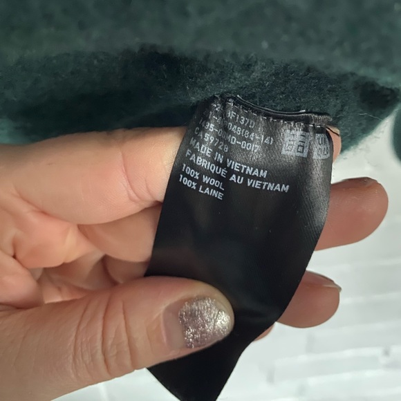 Uniqlo WOOL sweater - Picture 7 of 7